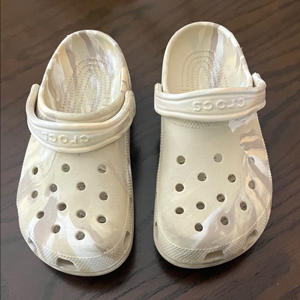 Crocs - Cream and Tan